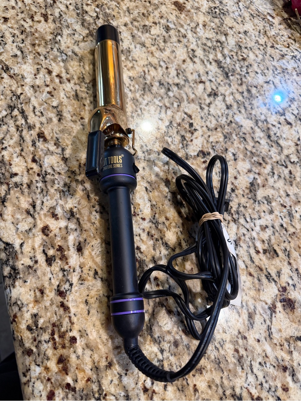 Hot Tools Signature Series Gold and Black Curling Wand Professional 1.5” wand